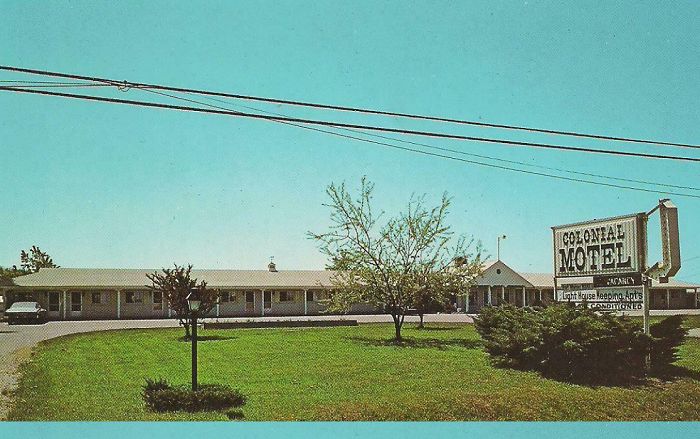 Colonial Motel - Old Postcard Photo (newer photo)